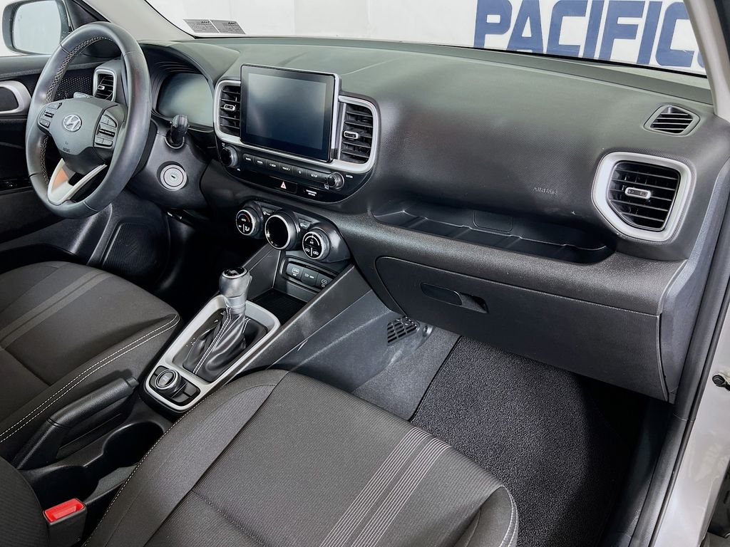 2023 Hyundai Venue SEL - Photo 28