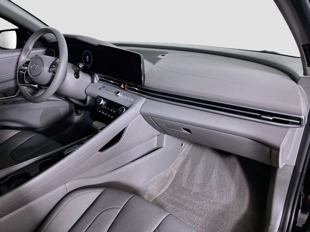 2024 Hyundai Elantra SEL - Photo 29