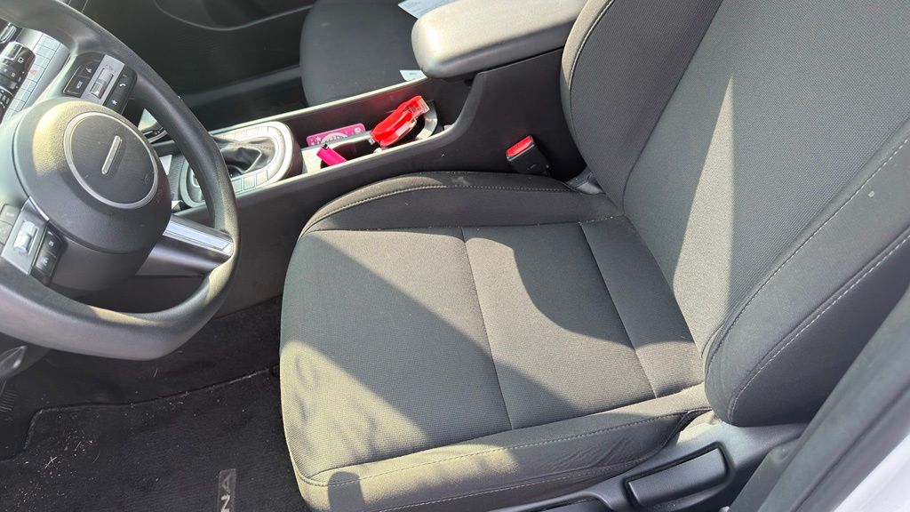 2024 Hyundai Kona SE - Photo 11