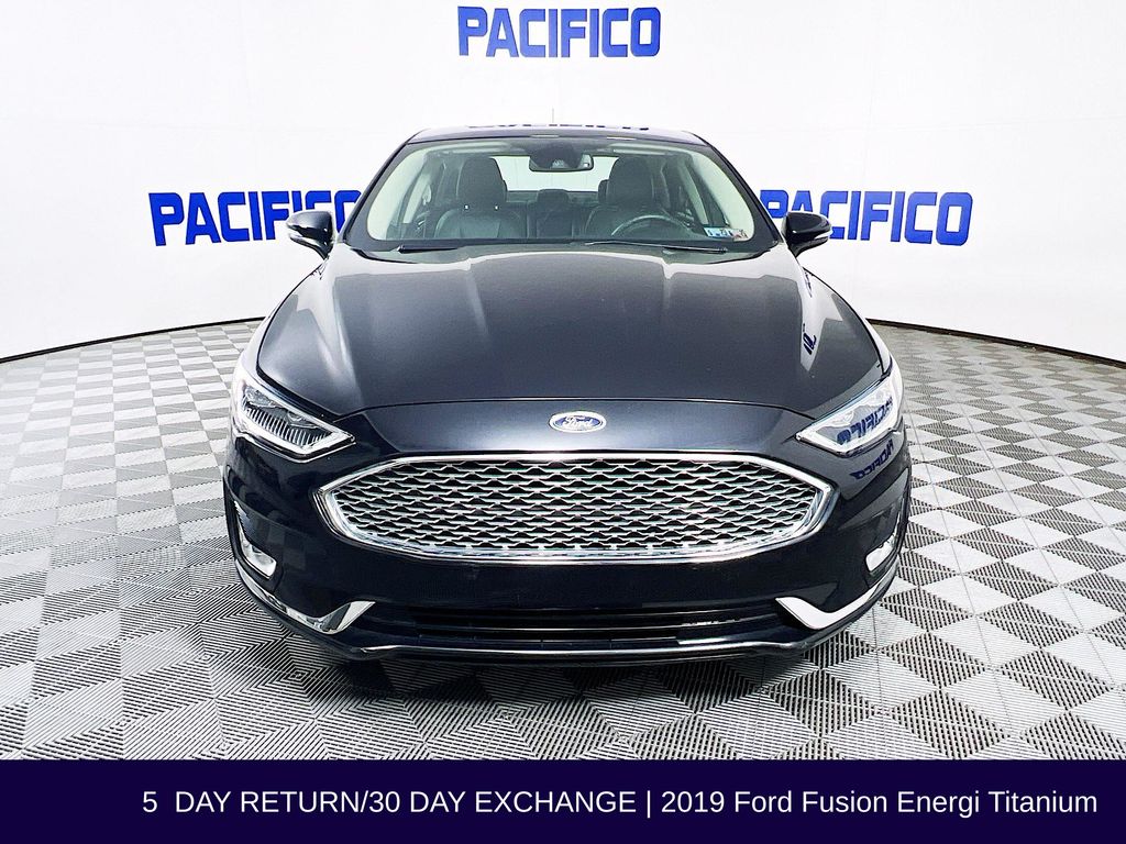 2019 Ford Fusion Energi Titanium photo 3