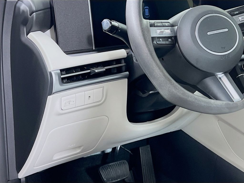 2025 Hyundai Tucson SE - Photo 10