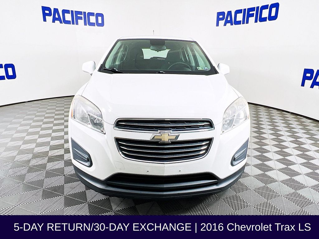 2016 Chevrolet Trax LS photo 2