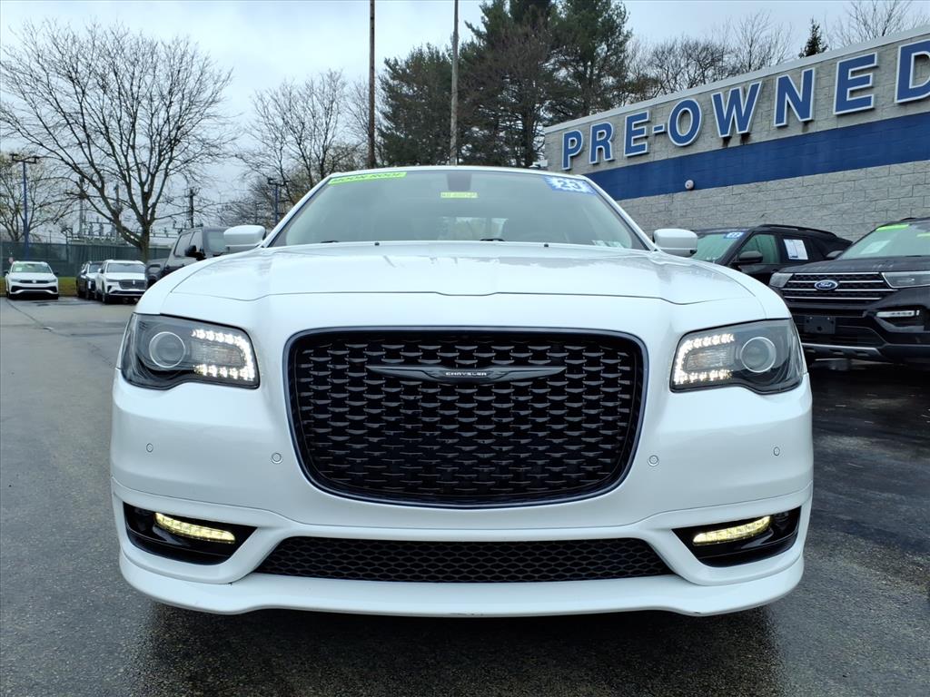 2023 Chrysler 300 Touring L photo 2