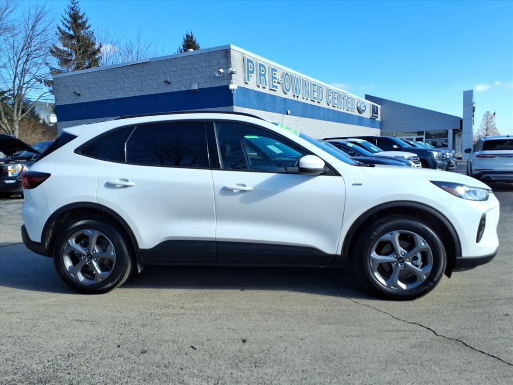 Used 2025 Ford Escape ST-Line Select SUV