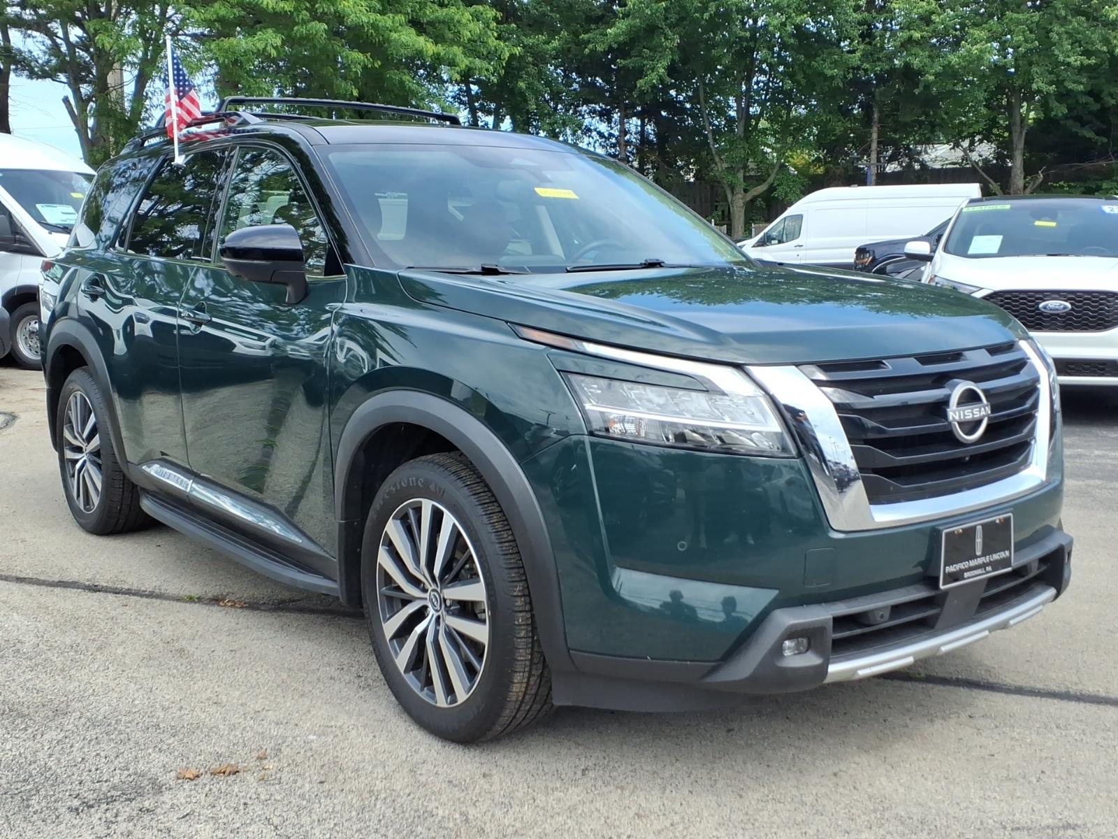 2022 Nissan Pathfinder Platinum 4WD's photo