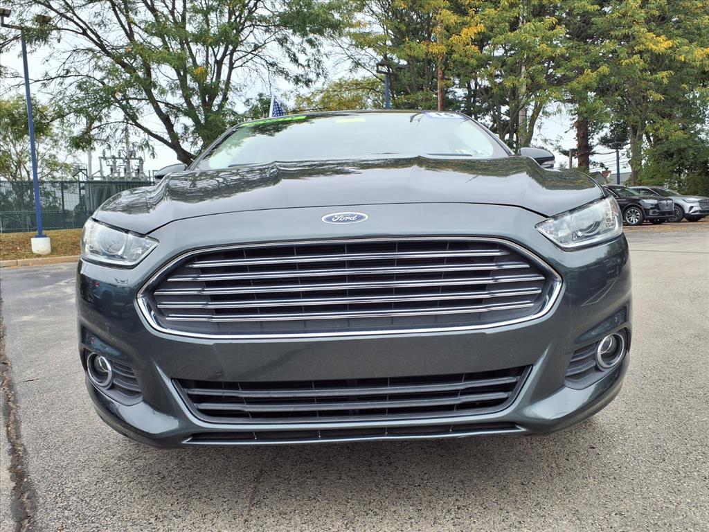 2015 Ford Fusion SE photo 2