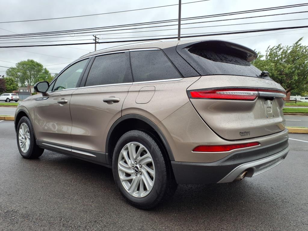 2021 Lincoln Corsair Standard photo 4