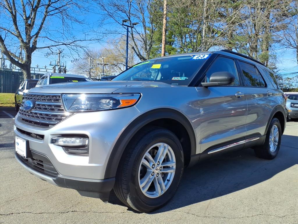 2023 Ford Explorer XLT photo 3