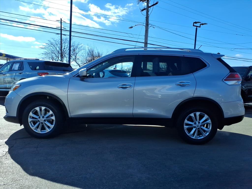 2015 Nissan Rogue SV photo 4