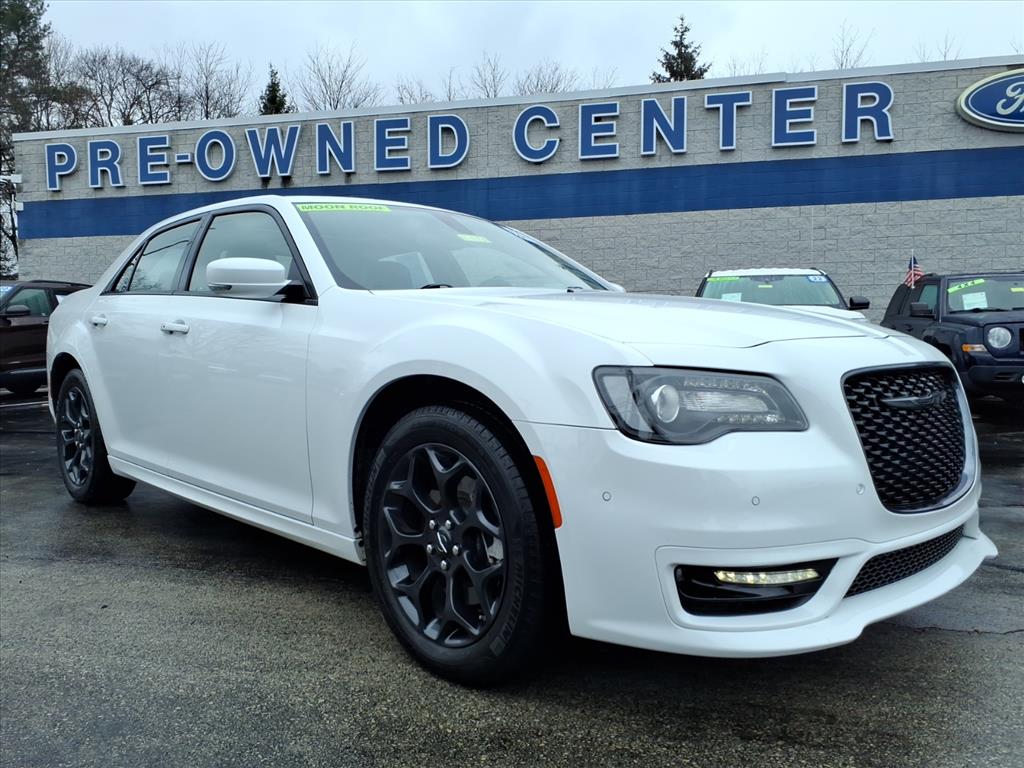 2023 Chrysler 300 Touring L's photo