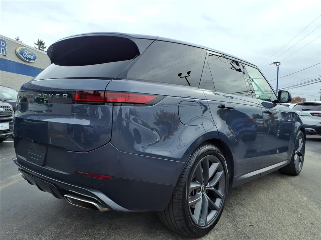 2024 Land Rover Range Rover Sport SE photo 3