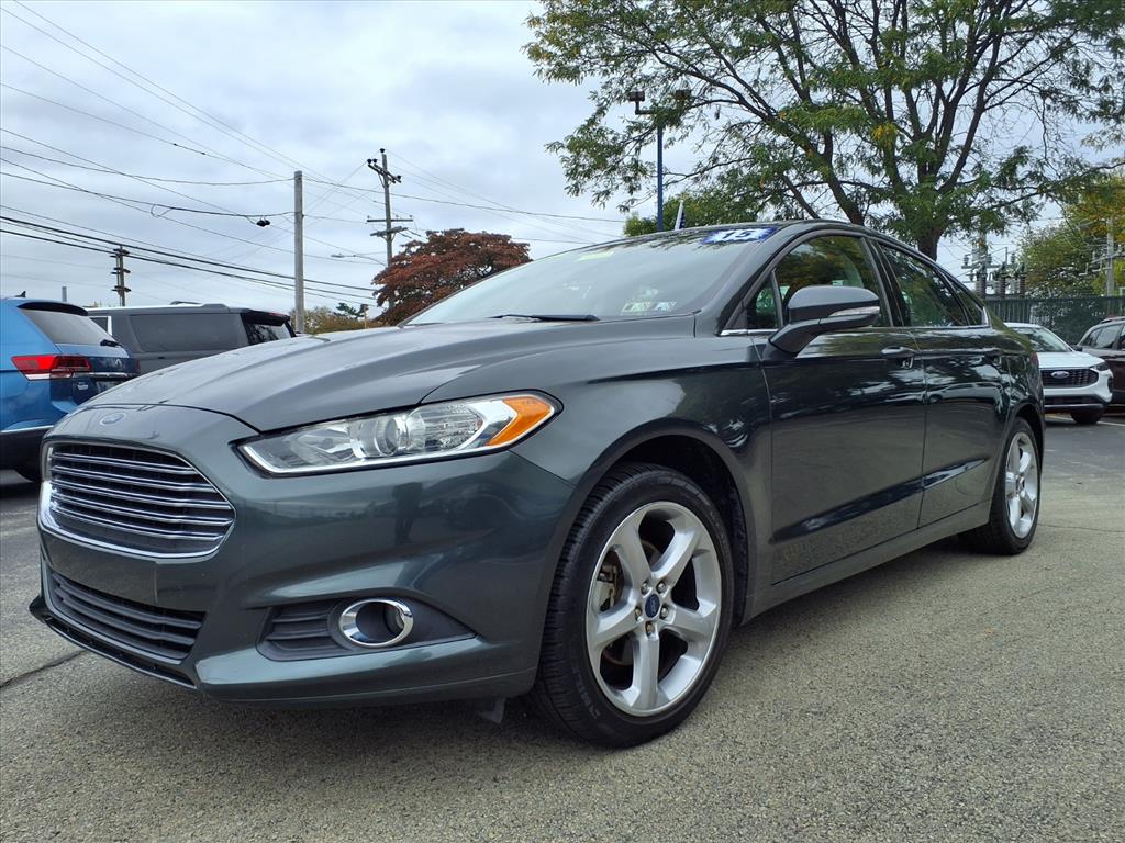 2015 Ford Fusion SE photo 3