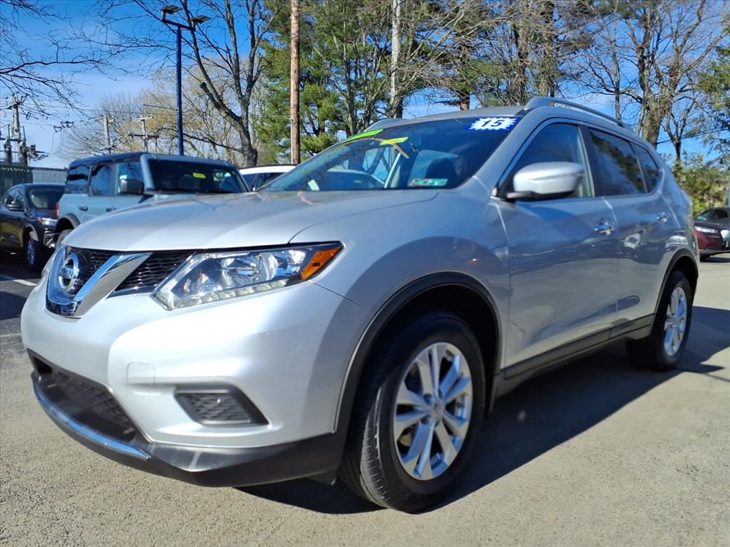 2015 Nissan Rogue SV photo 3