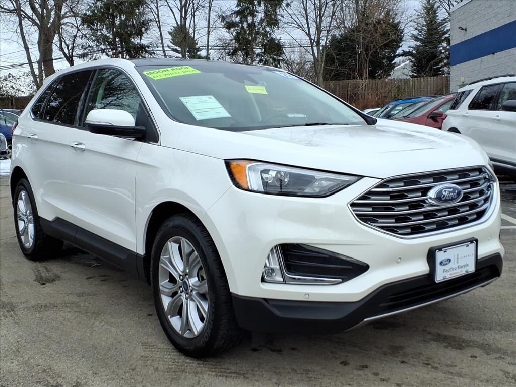 2022 Ford Edge Titanium's photo