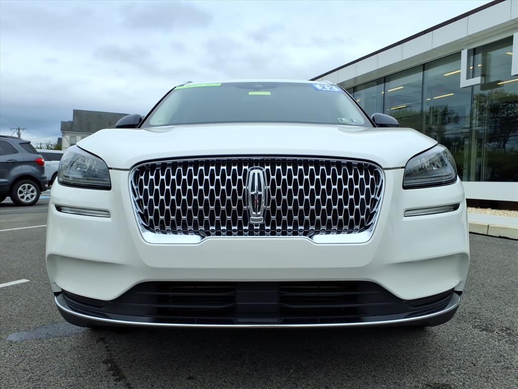 2022 Lincoln Corsair Standard photo 3