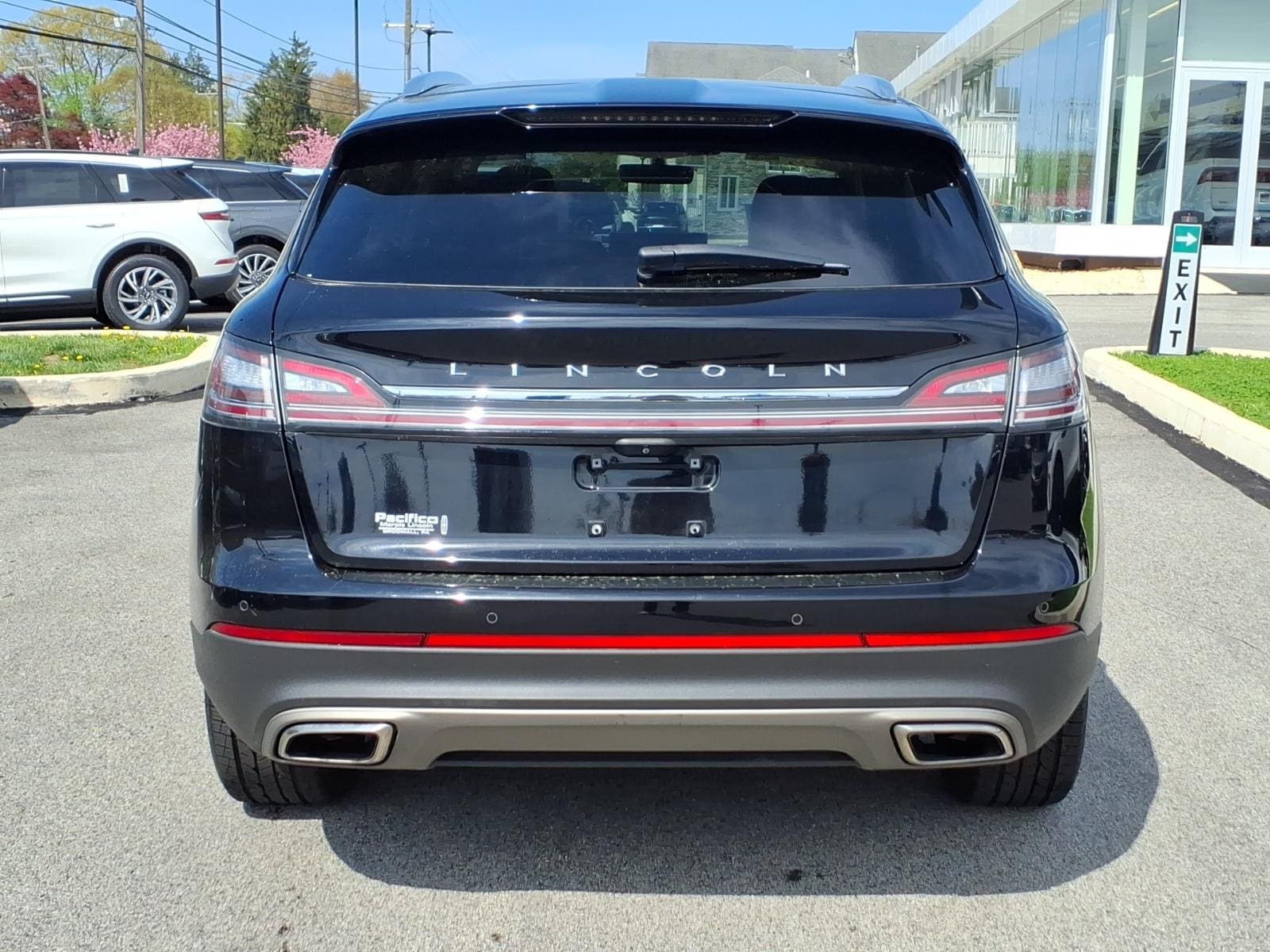 View vehicle photo 4