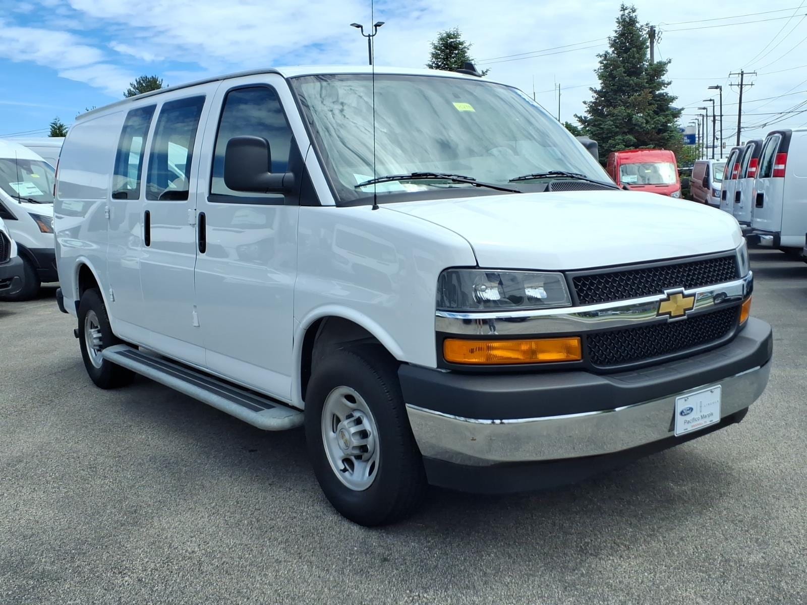 2024 Chevrolet Express 2500 Work Van HD's photo