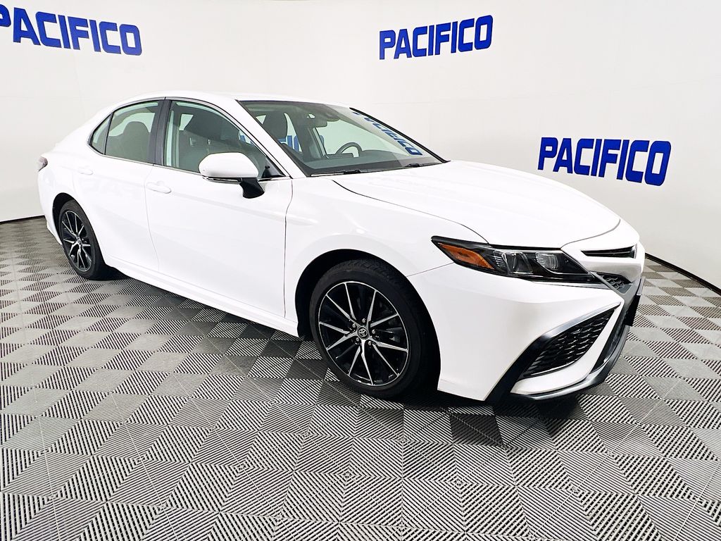 2024 Toyota Camry SE photo 2
