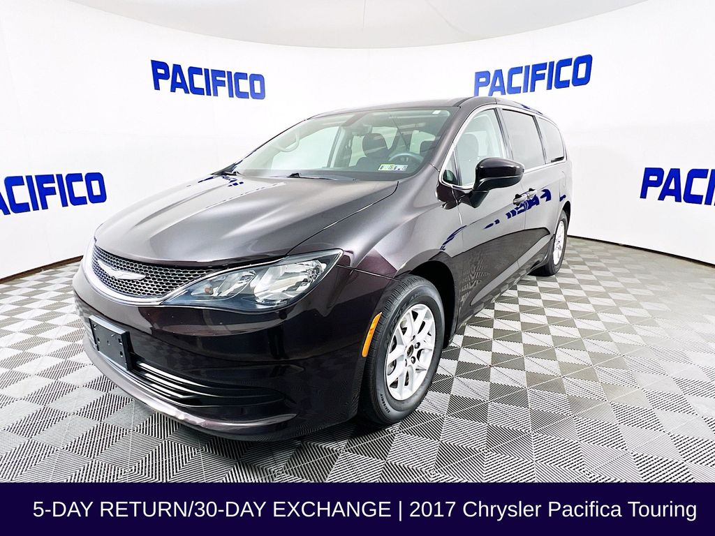 2017 Chrysler Pacifica Touring photo 2