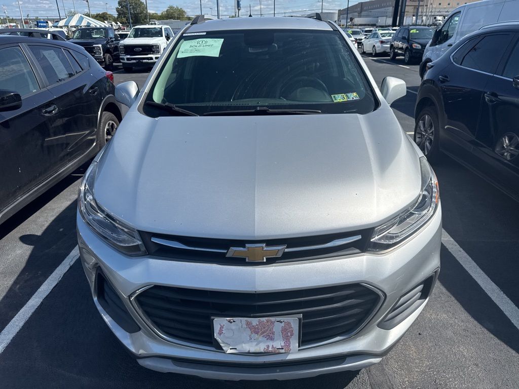 2017 Chevrolet Trax LT photo 2