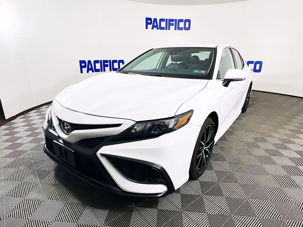 2024 Toyota Camry SE photo 4