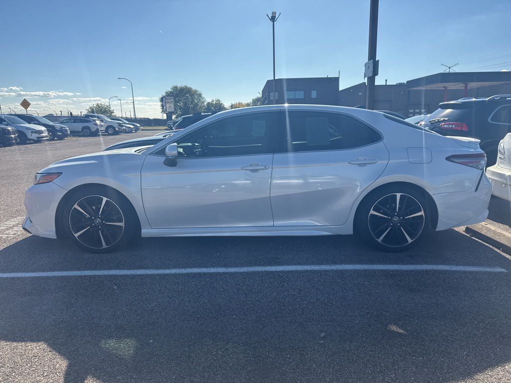 2019 Toyota Camry XSE V6 photo 4