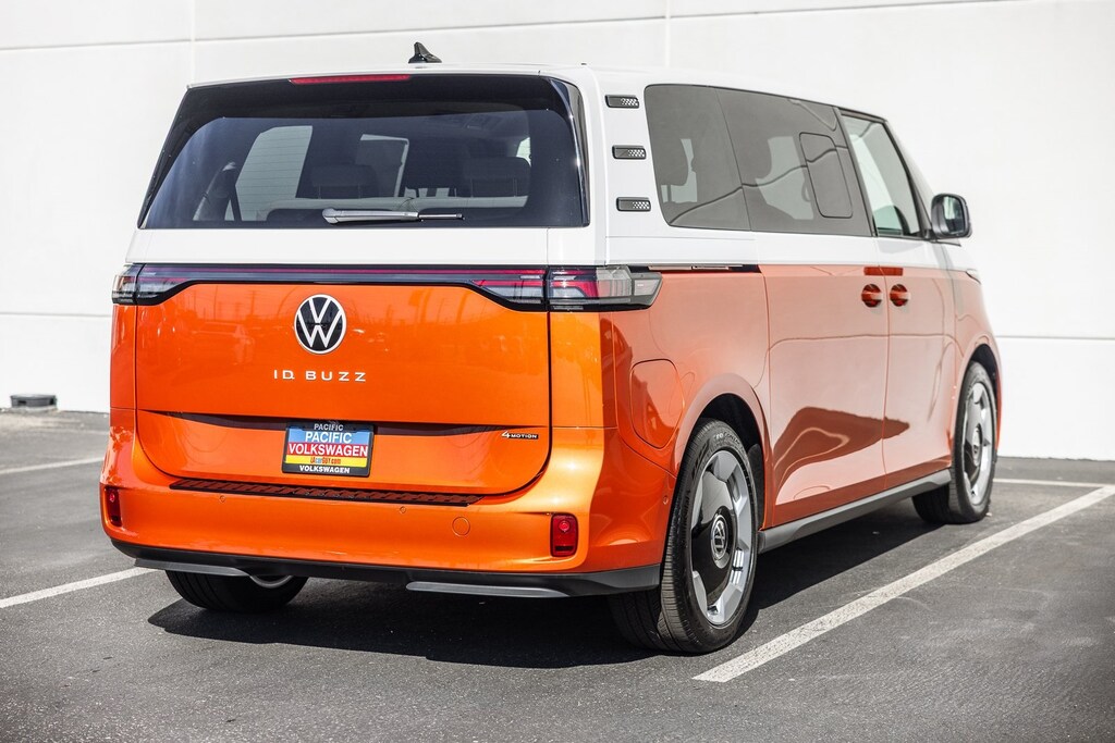 New 2025 Volkswagen ID. Buzz Pro S Plus Minivan/Van