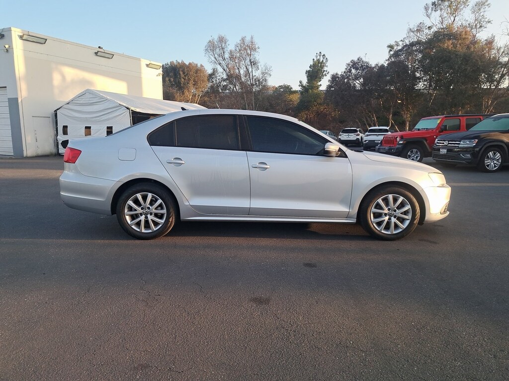 Used 2012 Volkswagen Jetta 2.5L SE Sedan
