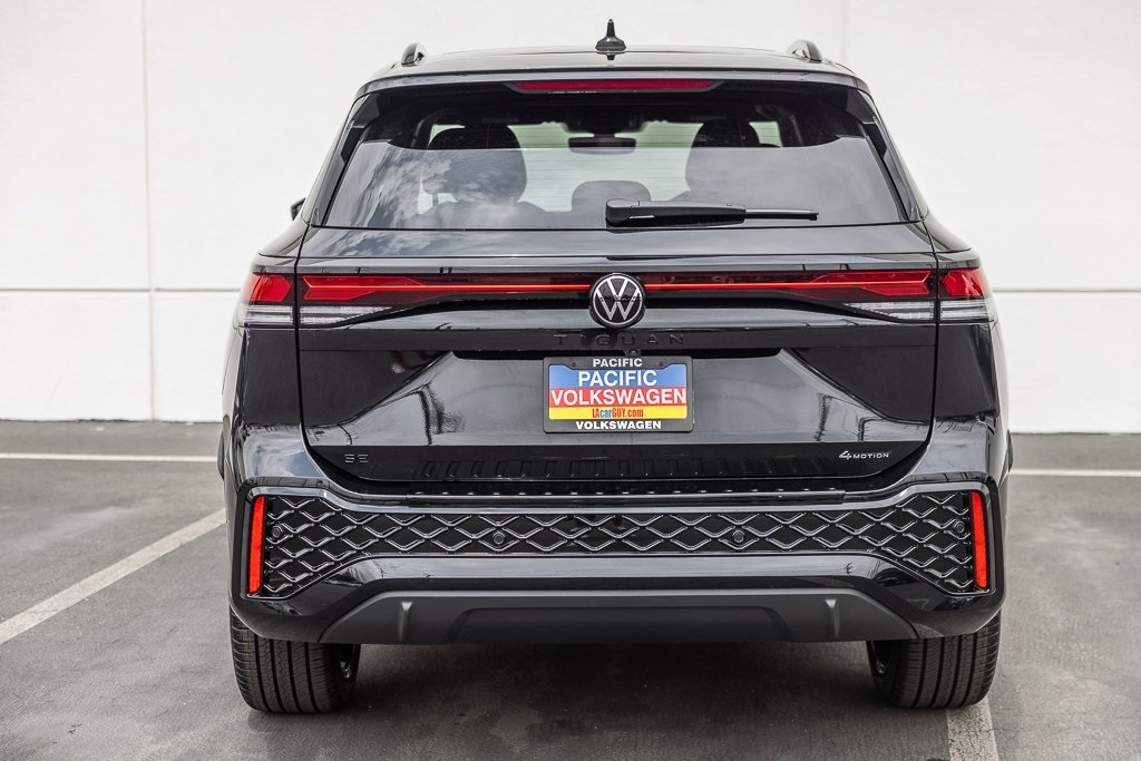 New 2026 Volkswagen Tiguan 2.0T SE R-Line Black SUV