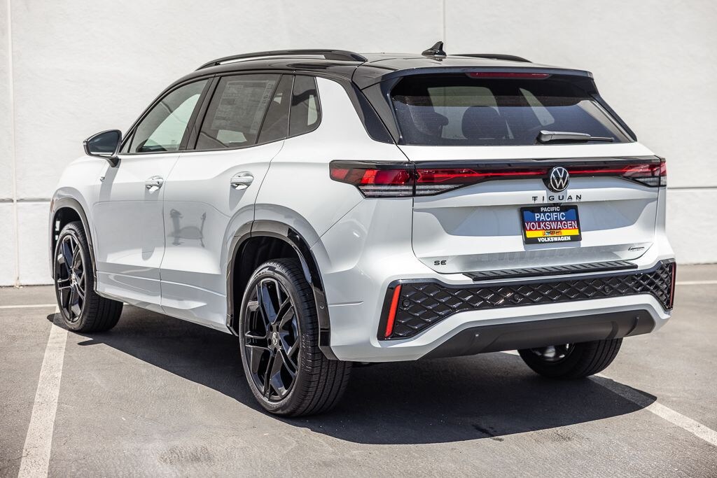 New 2026 Volkswagen Tiguan 2.0T SE R-Line Black SUV