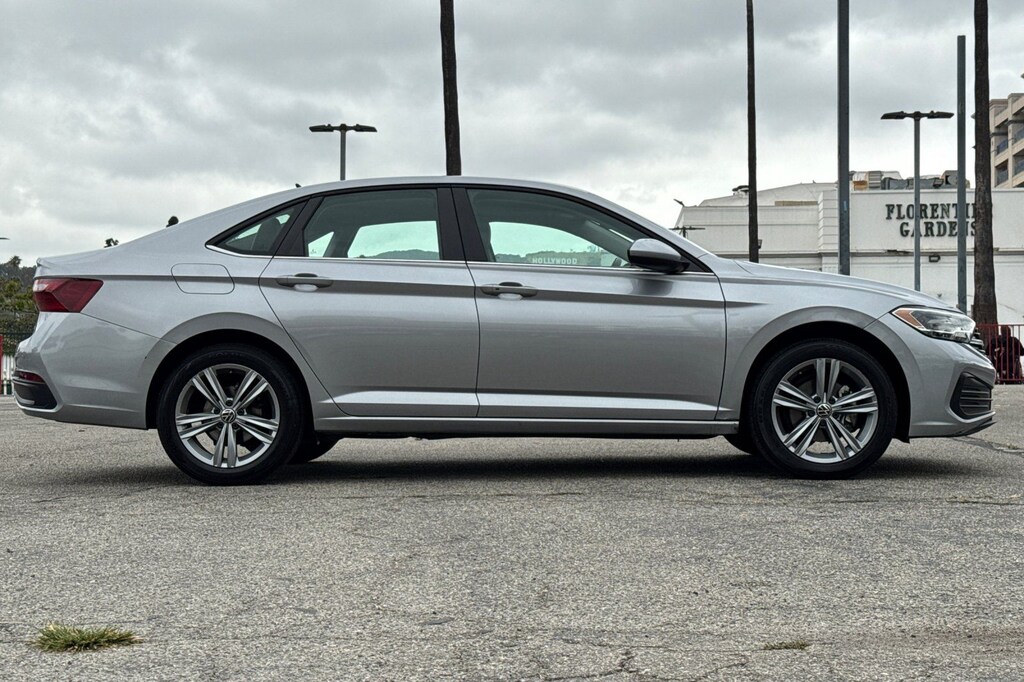Used 2024 Volkswagen Jetta 1.5T SE Sedan