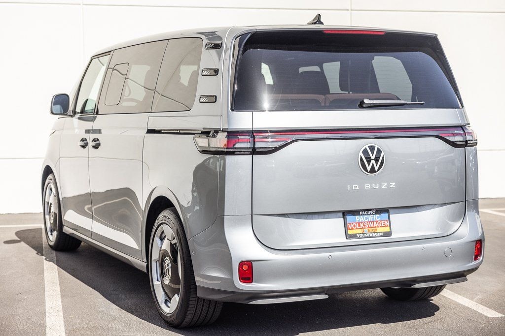 New 2025 Volkswagen ID. Buzz Pro S Minivan/Van