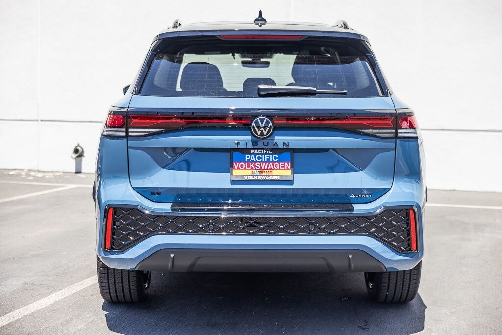 New 2026 Volkswagen Tiguan 2.0T SE R-Line Black SUV