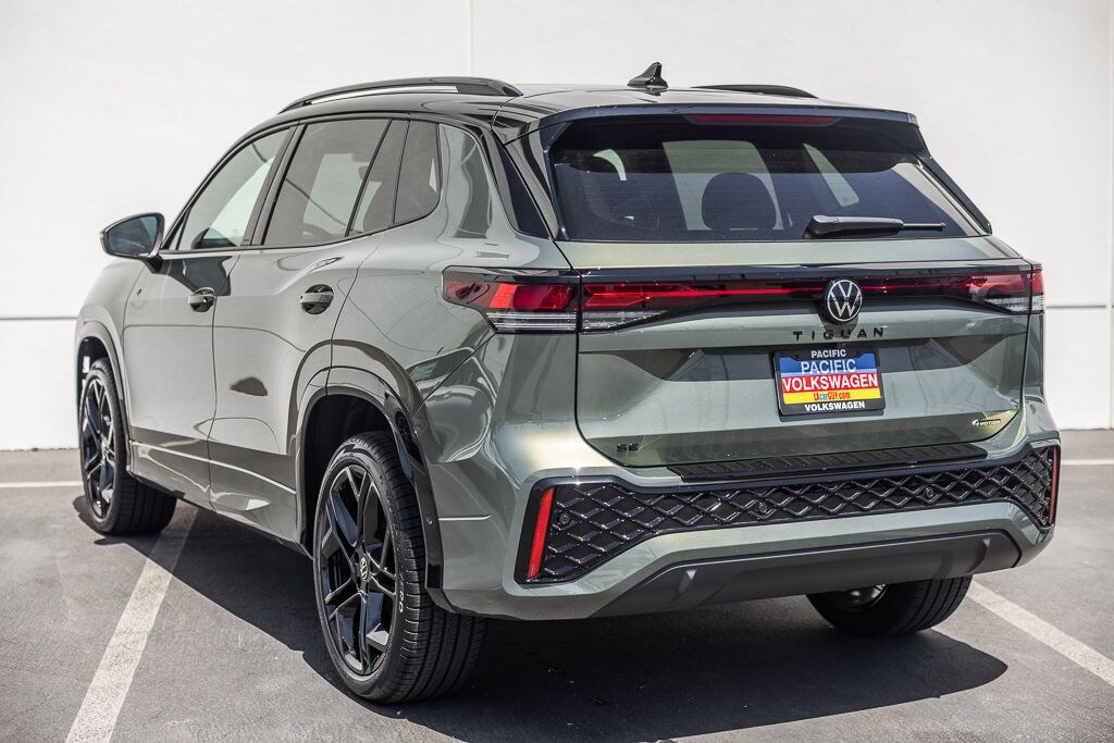New 2026 Volkswagen Tiguan 2.0T SE R-Line Black SUV
