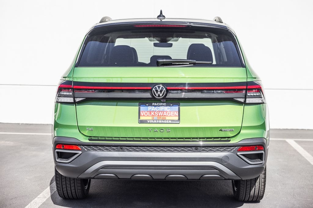 New 2026 Volkswagen Taos 1.5T SE Black SUV