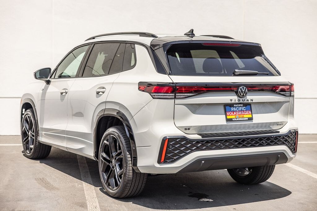 New 2026 Volkswagen Tiguan 2.0T SE R-Line Black SUV