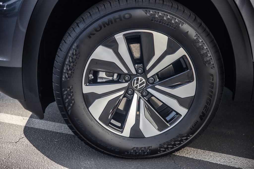 New 2026 Volkswagen Atlas Cross Sport 2.0T SE SUV