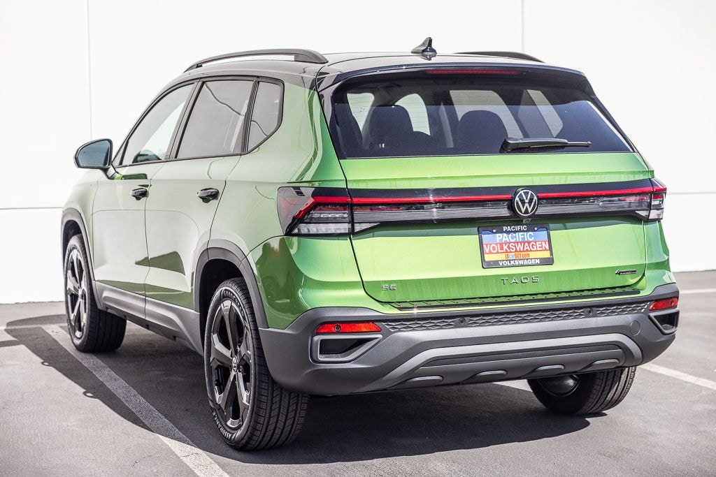 New 2026 Volkswagen Taos 1.5T SE Black SUV