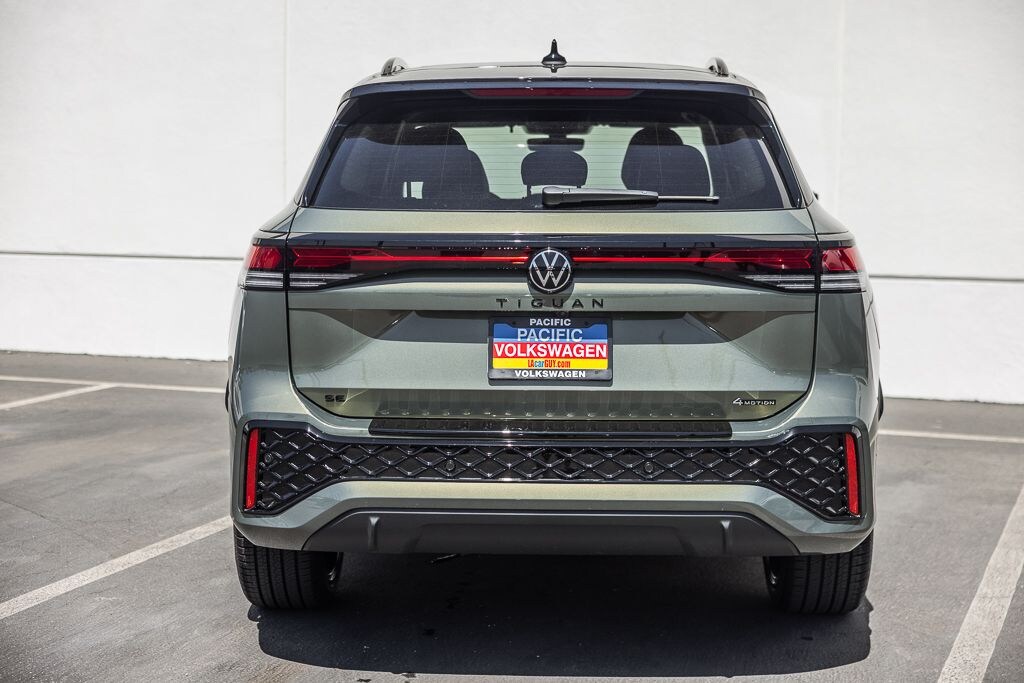 New 2026 Volkswagen Tiguan 2.0T SE R-Line Black SUV