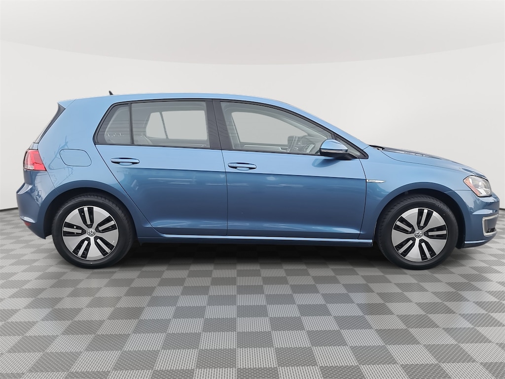 Used 2016 Volkswagen e-Golf SE Hatchback