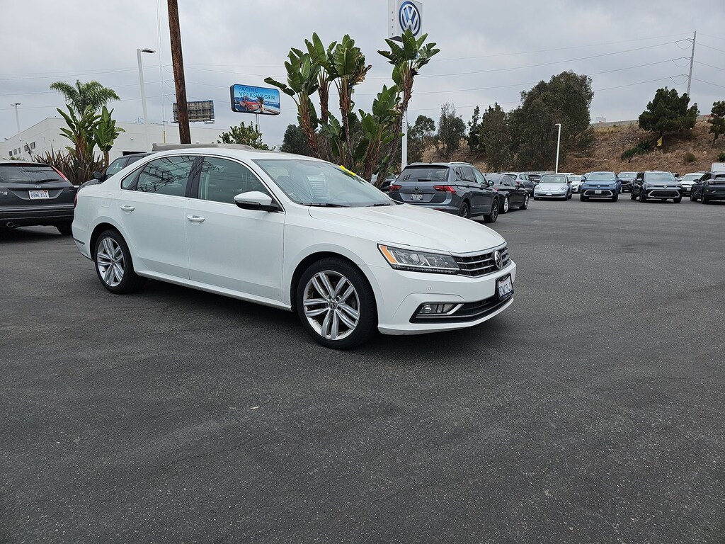 Used 2018 Volkswagen Passat 2.0T SE w/Technology Sedan