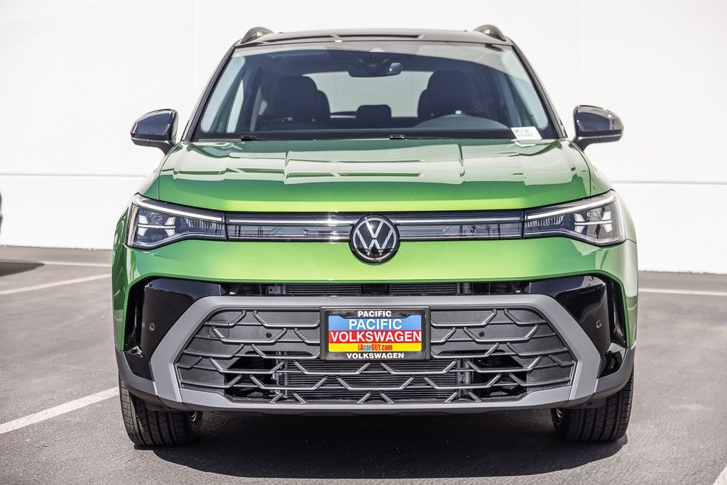 New 2026 Volkswagen Taos 1.5T SE Black SUV