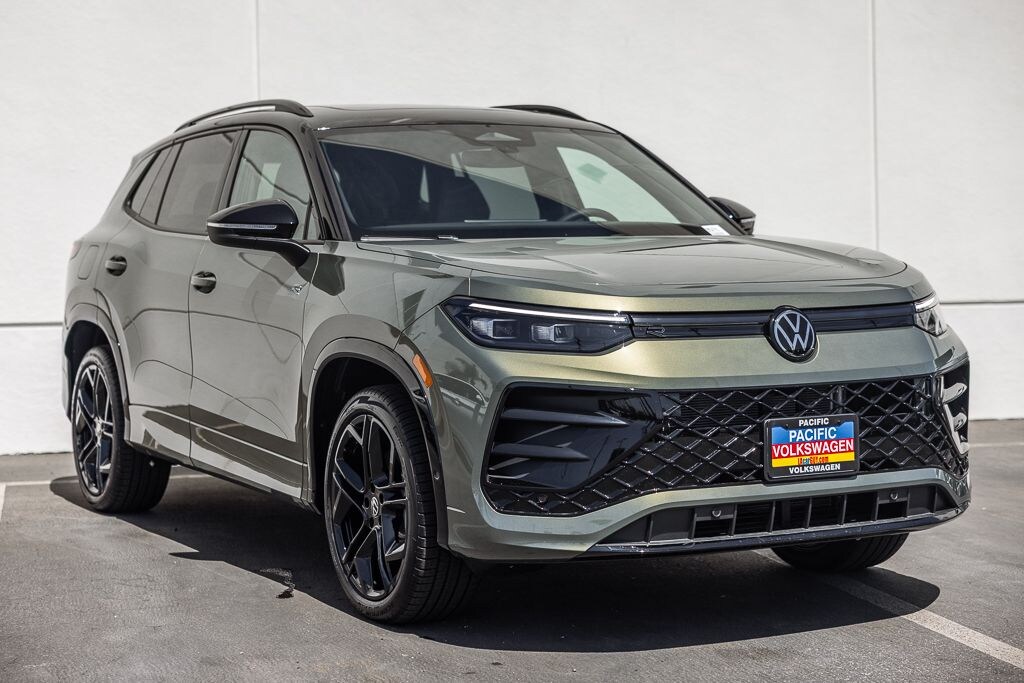 New 2026 Volkswagen Tiguan 2.0T SE R-Line Black SUV