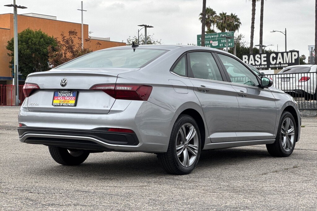 Used 2024 Volkswagen Jetta 1.5T SE Sedan