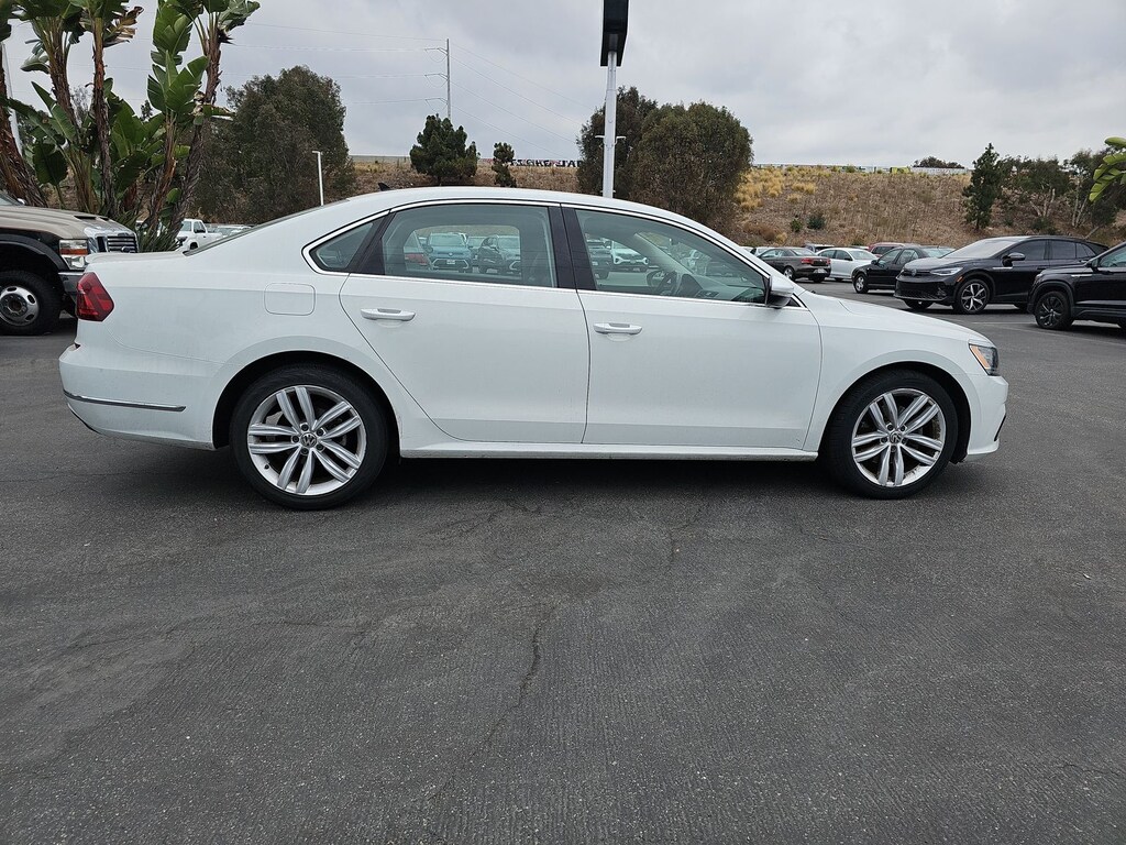 Used 2018 Volkswagen Passat 2.0T SE w/Technology Sedan