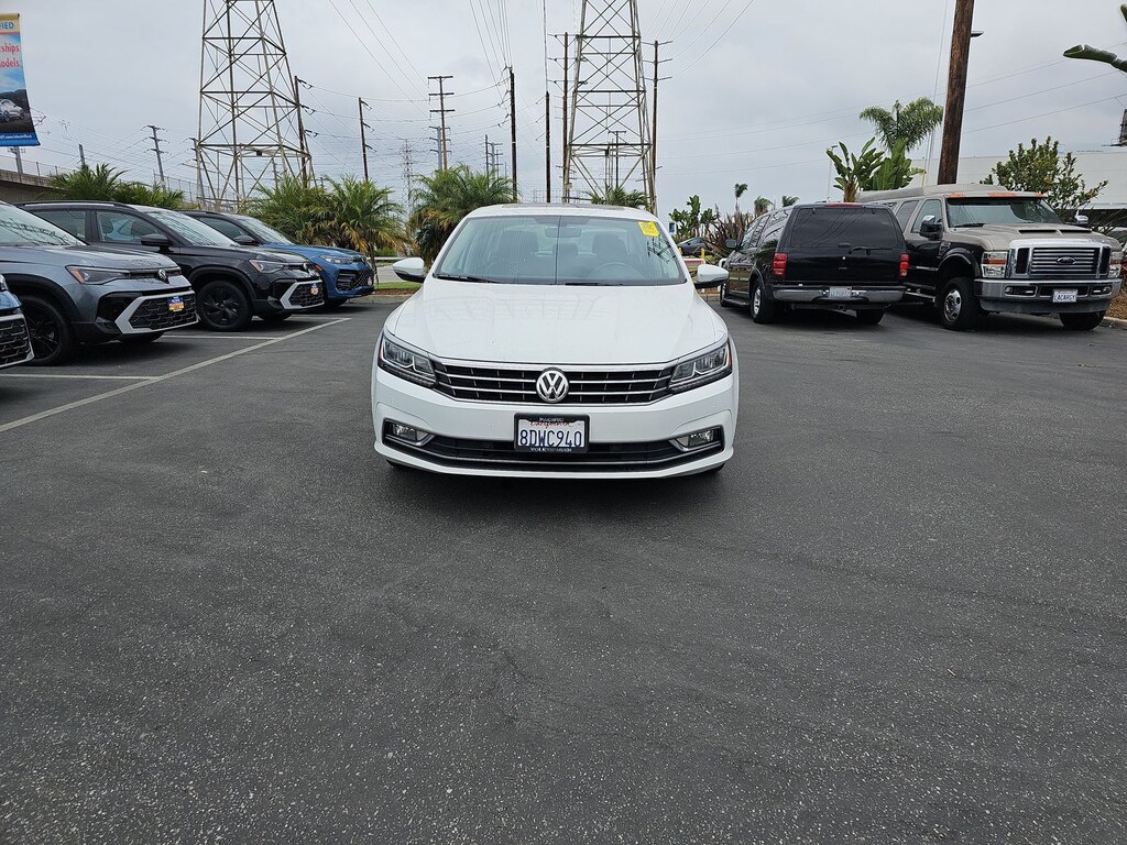 Used 2018 Volkswagen Passat 2.0T SE w/Technology Sedan