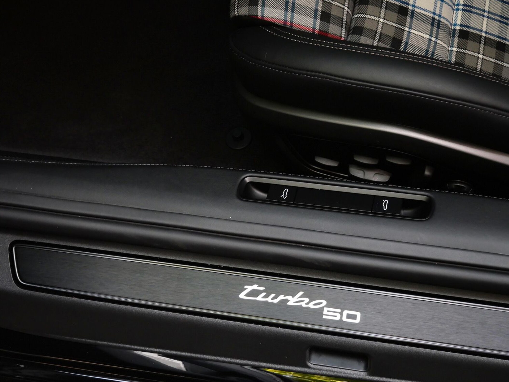 2025 Porsche 911 Turbo - Photo 18