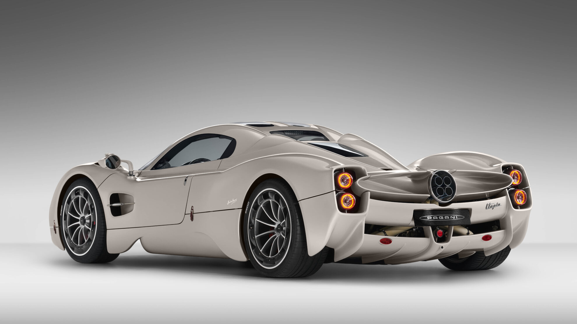 First Showing of the Pagani Utopia under the Tokyo sun