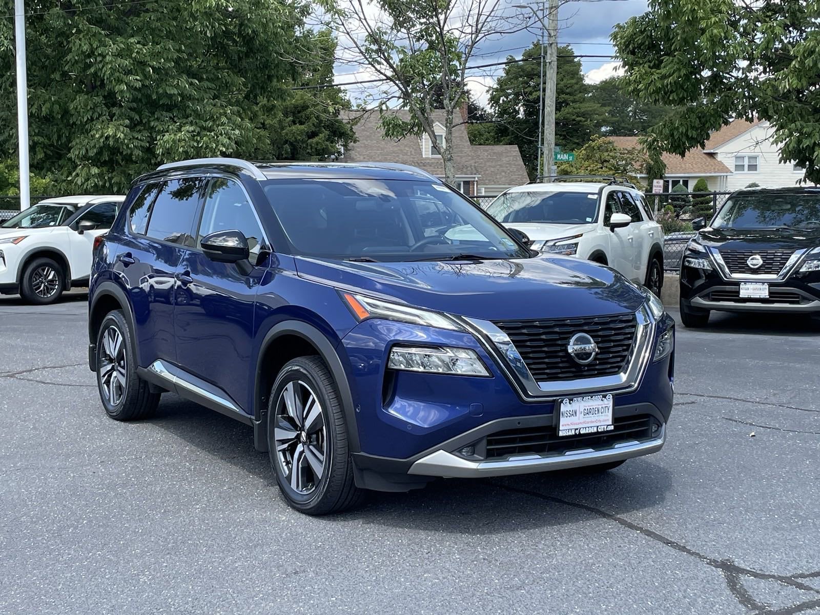 Used 2021 Nissan Rogue Platinum with VIN JN8AT3DD0MW303541 for sale in Hempstead, NY