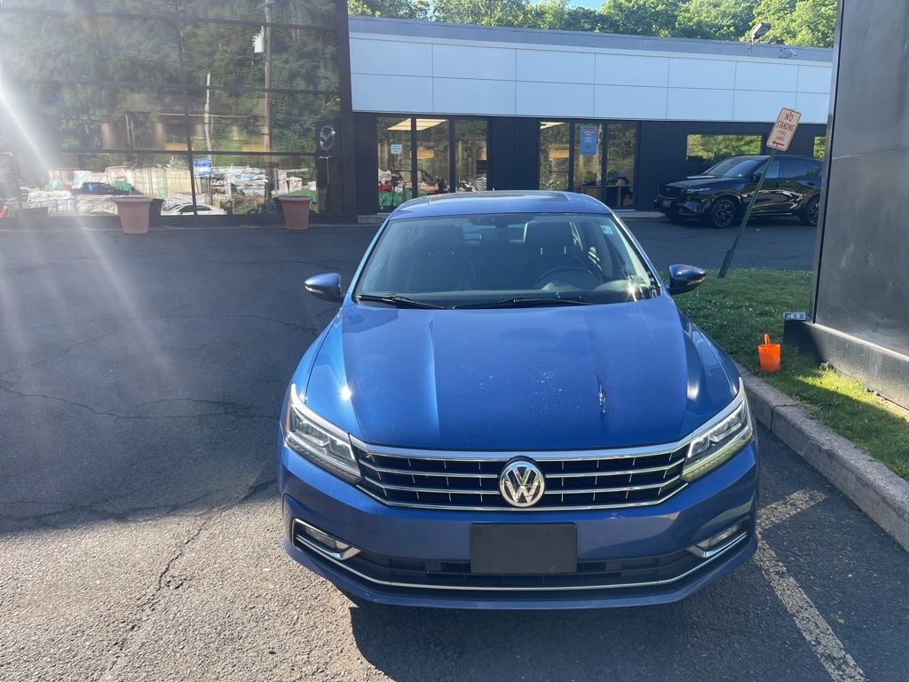 Used 2017 Volkswagen Passat 1.8T SE w/Technology Sedan